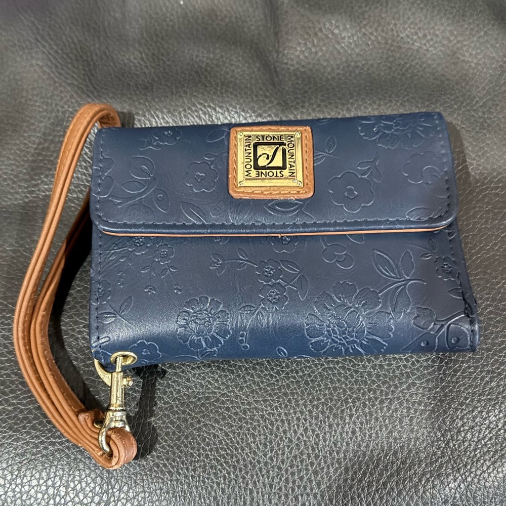 Stone Mountain Women’s Wallet Blue/ Tan Floral Embossed Wristlet Strap
